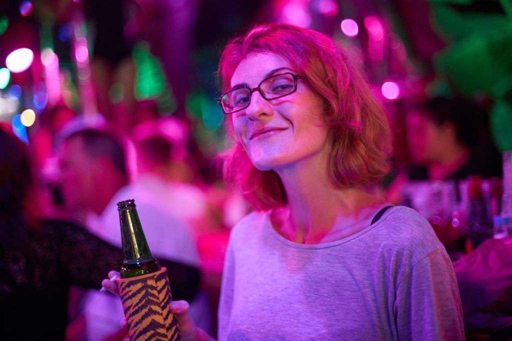 Kohlparty Party Frau mit Bier